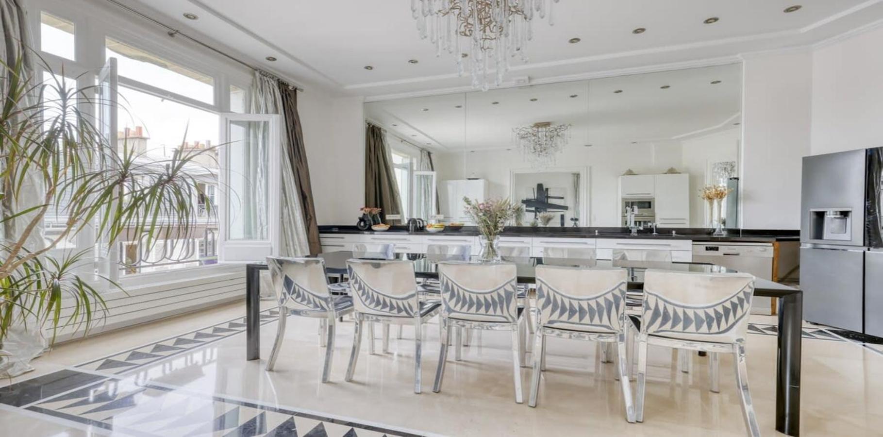 Renovated, Amazing & Huge Flat Of 200 Sqm 16 *